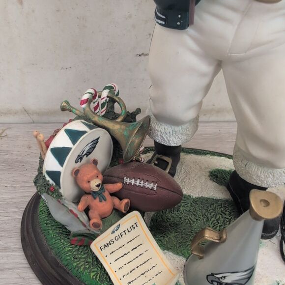 DANBURY MINT PHILADELPHIA EAGLES SANTA CLAUS NFL FOOTBALL CHRISTMAS DISPLAY - Picture 4 of 9